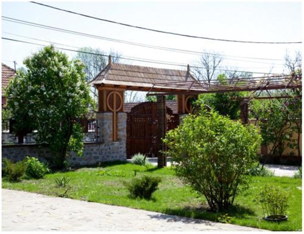 Pensiunea Pentru Tine Prietene Arcani Exterior foto